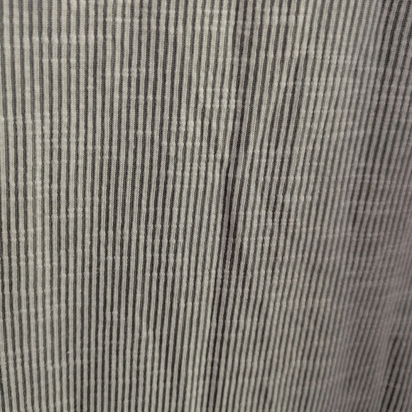 Donni Grey Textured Cardigan Sweater With Pockets - Picture 5 of 6